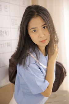 陆毅女儿晒自拍